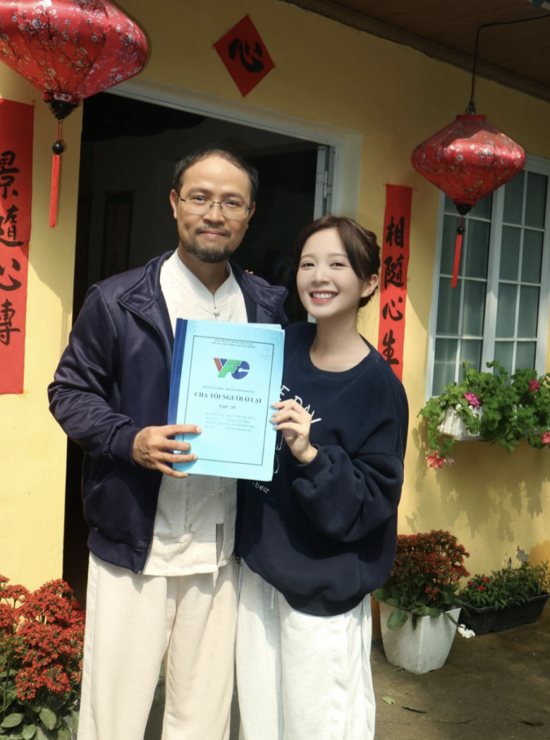 &#34;Bố&#34; Ngọc Huyền thấy mình trẻ ra chục tuổi vì &#34;con gái&#34; đi lấy chồng, là NSƯT hát trong đám cưới Đình Tú - 3