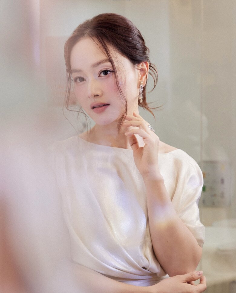 Cặp "mẹ 2 con" trùng tên lẫn năm sinh: Lan Phương kiếm 7 tỷ/năm, cựu người mẫu nóng bỏng thành dâu tỷ phú Hoàng Kiều - 17