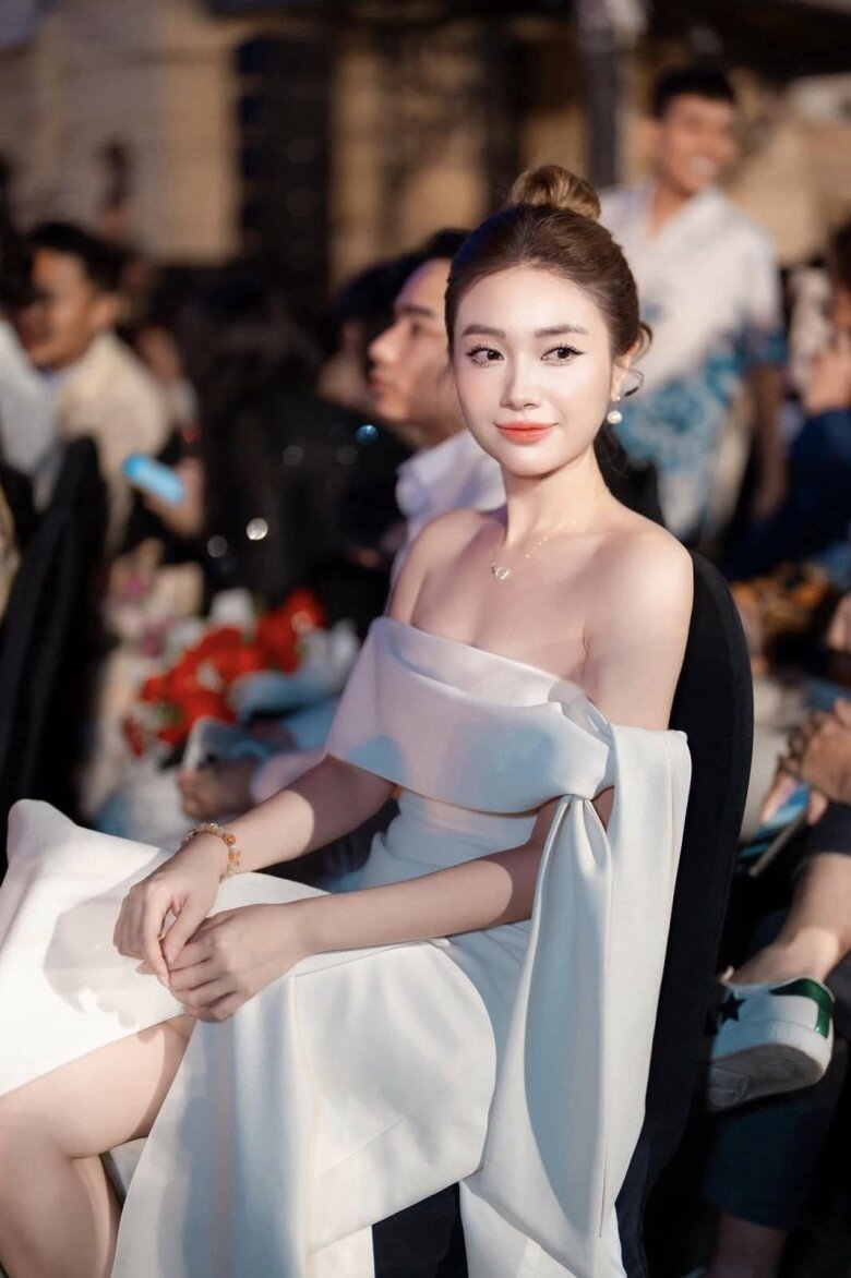 &#34;Em gái&#34; Đình Tú được bạn trai cầu hôn tại Hàn Quốc, thêm 1 mỹ nhân VTV thế hệ mới thành &#34;vợ người ta&#34; - 11