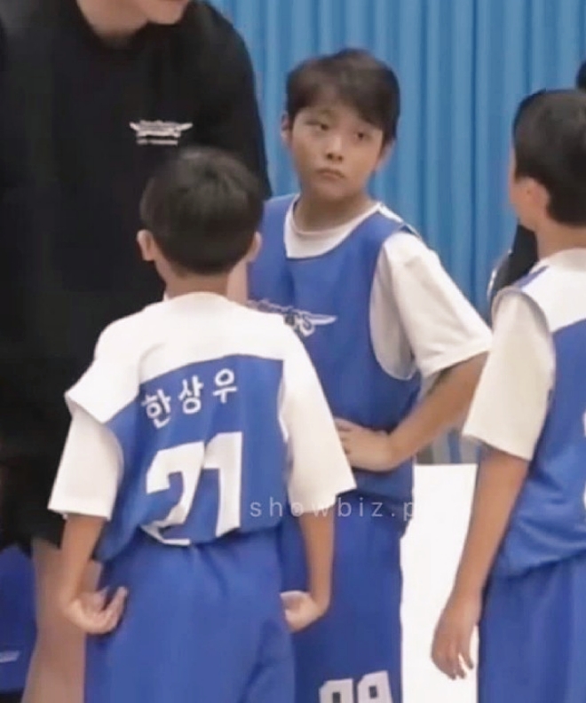 Con trai 10 tuổi của Lee Byung Hun bất ngờ "chỉnh" người lớn, ngoại hình "nhặt" hết nét đẹp của bố mẹ - 5