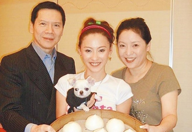 Đừng trông mặt bắt hình dong, &#34;ngọc nữ&#34; lộ mặt thật: Luộm thuộm, đi cả giày lên thảm, khác xa hình ảnh trên phim - 10