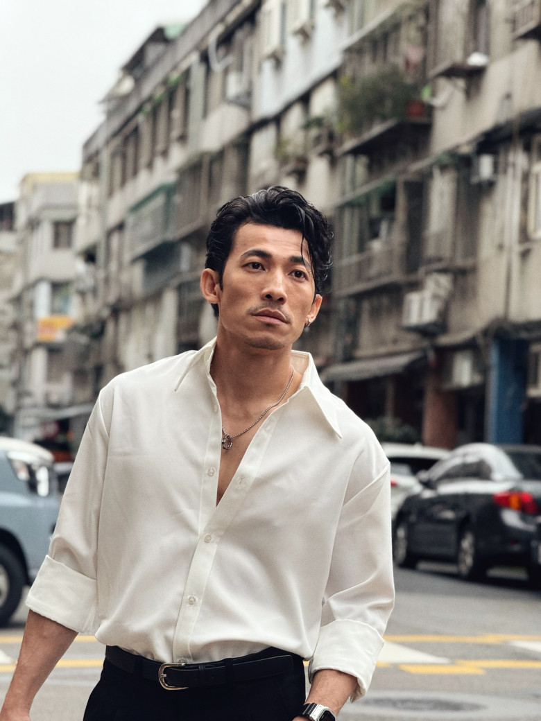 "Thị đế Kim Chung" Liên Bỉnh Phát: "Tôi ưu tiên tình yêu của người bên cạnh hơn cái nhìn của công chúng" - 4