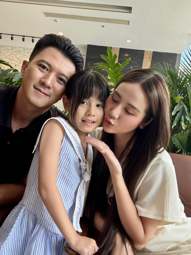 Màn thay diễn viên của Cách Em 1 Milimet: Huỳnh Anh có &#34;con trai thất lạc&#34;, Huyền Lizzie và &#34;em sinh đôi&#34; xinh như búp bê - 9