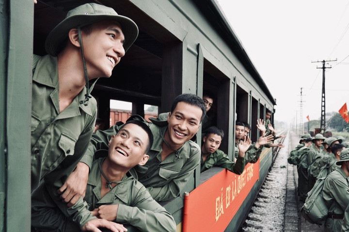 LHP Việt Nam 2025: Mưa Đỏ chạm tay vào Bông Sen Vàng, Tuấn Trần và Phương Anh Đào cùng vắng mặt - 3