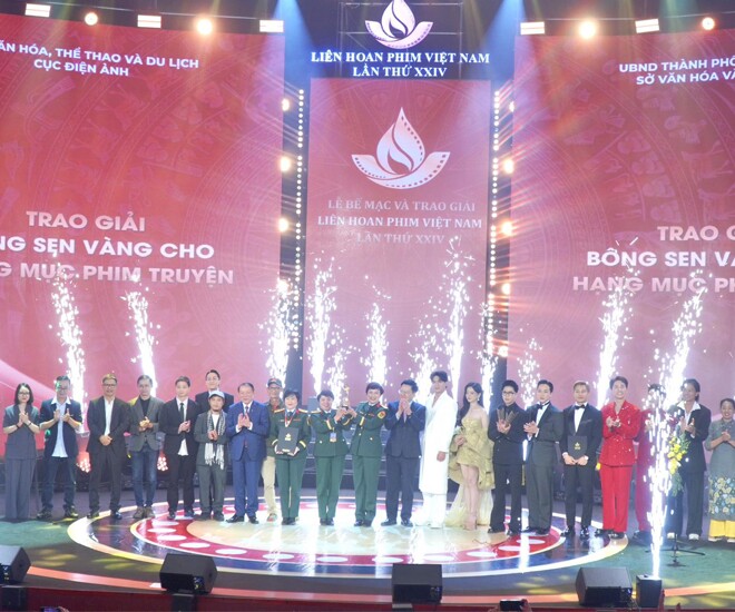 LHP Việt Nam 2025: Mưa Đỏ chạm tay vào Bông Sen Vàng, Tuấn Trần và Phương Anh Đào cùng vắng mặt - 1