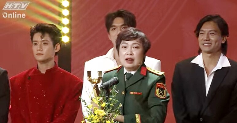 LHP Việt Nam 2025: Mưa Đỏ chạm tay vào Bông Sen Vàng, Tuấn Trần và Phương Anh Đào cùng vắng mặt - 2