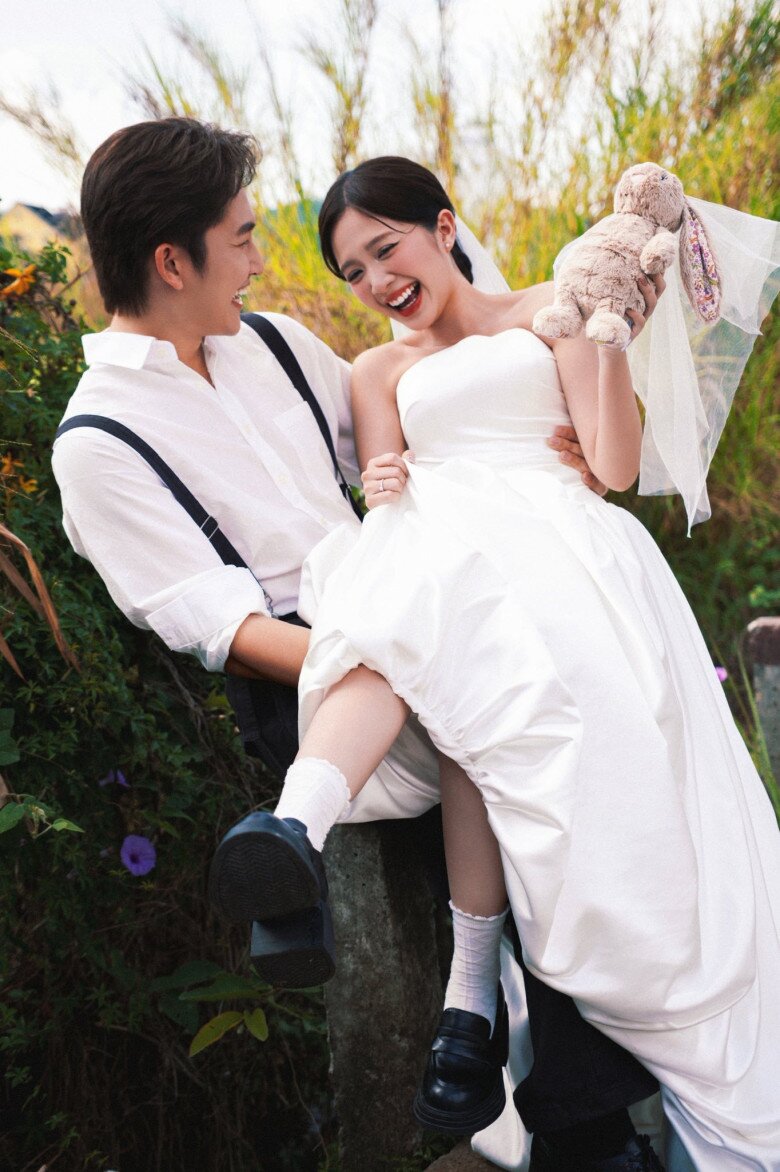 Ngọc Huyền đưa mẹ chồng đi thử đồ cho đám cưới với Đình Tú, bị dân mạng nói &#34;làm tốn kém lại lo trả nợ&#34; - 2