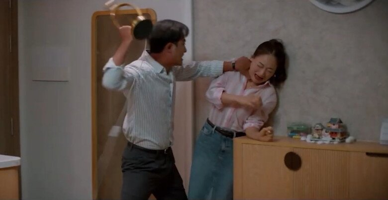 Phản ứng của Lan Phương khi bị Doãn Quốc Đam bóp cổ không nằm trong kịch bản phim giờ vàng - 5