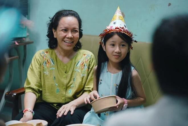 Việt Hương sướng vì cưới được "người đàng hoàng", dặn Hoài Phương: "Ông mà bỏ tôi sớm là tôi kiếm trai 6 múi liền" - 4