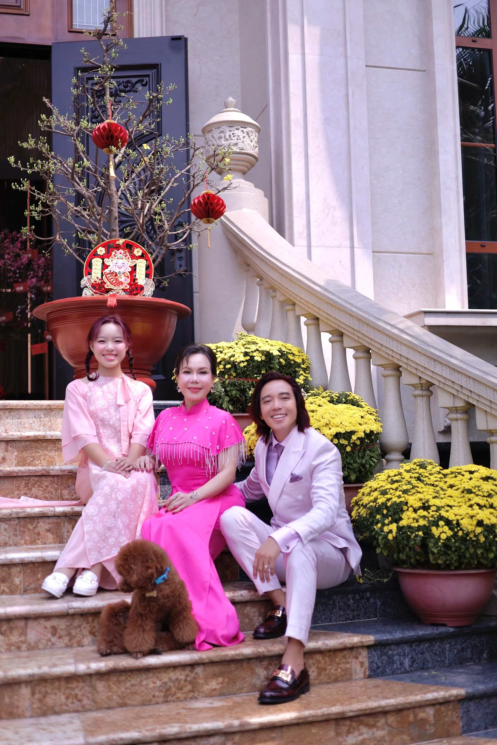 Việt Hương sướng vì cưới được "người đàng hoàng", dặn Hoài Phương: "Ông mà bỏ tôi sớm là tôi kiếm trai 6 múi liền" - 8