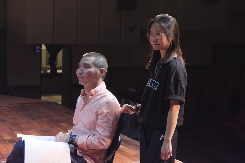 Cách dạy con của 2 người vợ cũ NSND Công Lý: Người giúp ái nữ không hận bố, người như bạn bè với quý tử - 2