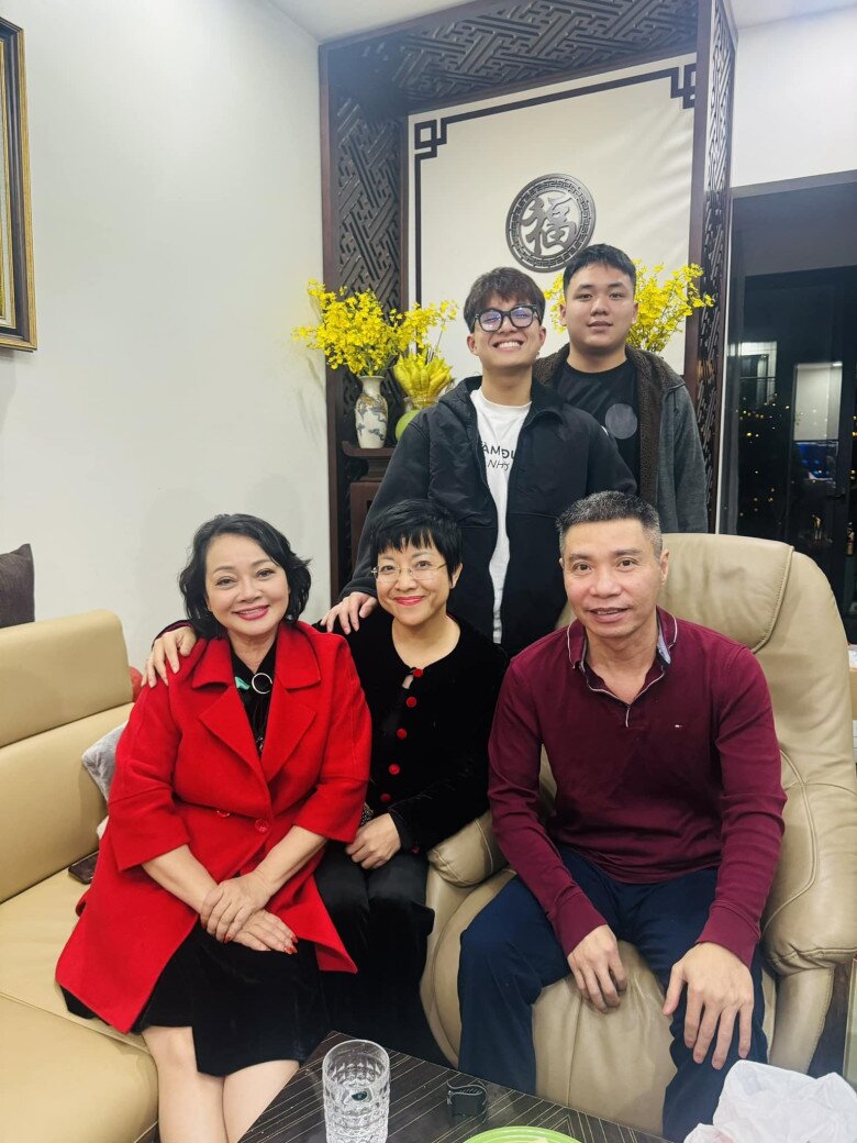 Cách dạy con của 2 người vợ cũ NSND Công Lý: Người giúp ái nữ không hận bố, người như bạn bè với quý tử - 9