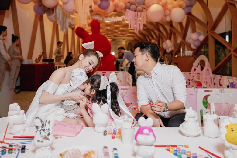 Con gái Trường Giang và Nhã Phương 6 tuổi đã "đắt show", lên sàn diễn thần thái không thua bố mẹ - 9