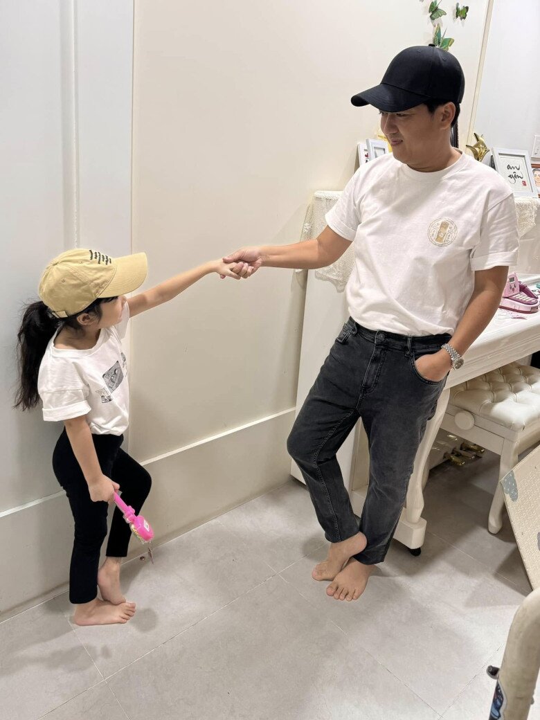 Con gái Trường Giang và Nhã Phương 6 tuổi đã "đắt show", lên sàn diễn thần thái không thua bố mẹ - 7