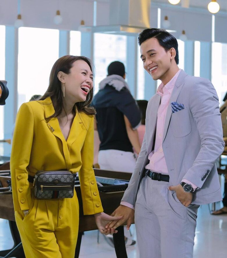 Mai Tài Phến ngồi kế bố mẹ Mỹ Tâm ở concert, suốt 8 năm đồng hành trong âm thầm - 6