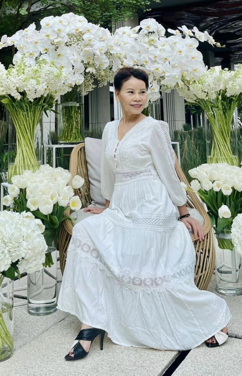 Mẹ ruột Hồ Ngọc Hà U70 vẫn nhảy cực quyến rũ, khoe dáng thon gọn chuẩn người sinh ra "nữ hoàng giải trí" - 6