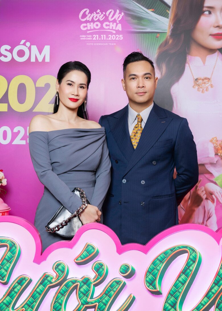 Nam diễn viên Mưa Đỏ kể chuyện bố mẹ sống trên mái nhà vì ở quê bị lũ lụt, khiến siêu mẫu Xuân Lan khóc nghẹn - 3