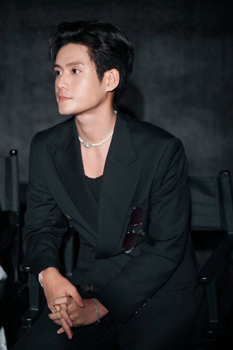 Nam diễn viên Mưa Đỏ kể chuyện bố mẹ sống trên mái nhà vì ở quê bị lũ lụt, khiến siêu mẫu Xuân Lan khóc nghẹn - 7