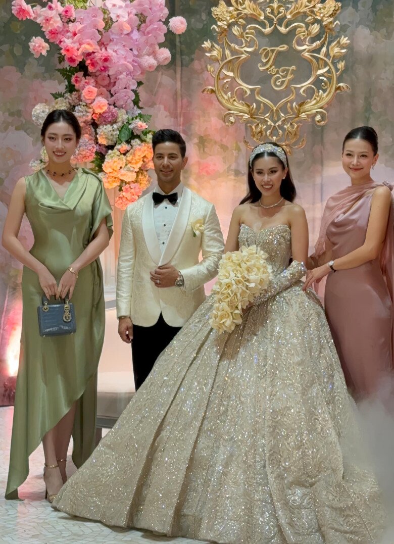 Quy định trong đám cưới các con tỷ phú Johnathan Hạnh Nguyễn: Tiên Nguyễn trái ngược Tăng Thanh Hà, vợ chồng Linh Rin cực nghiêm ngặt - 2