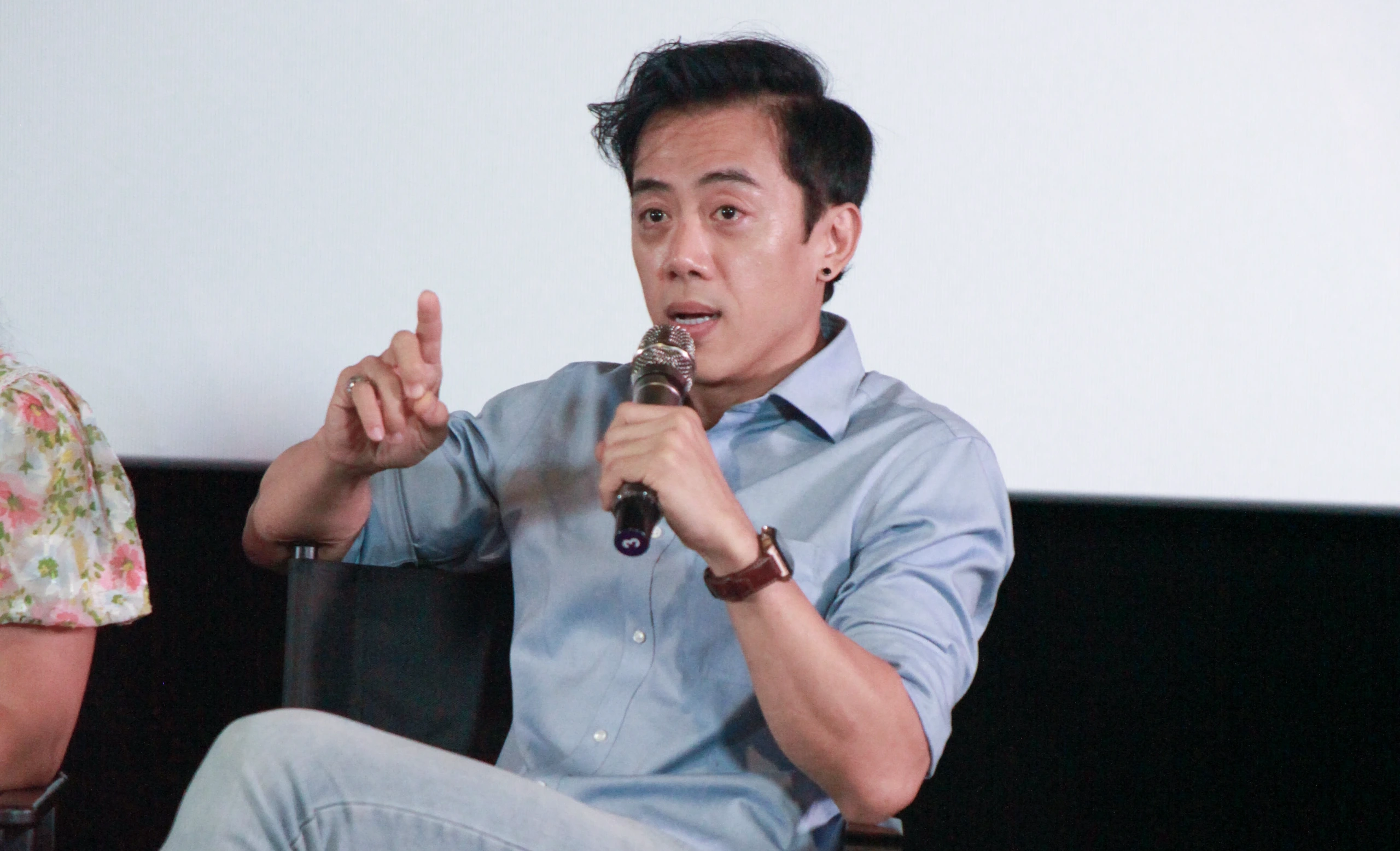 &#34;Thị đế&#34; Liên Bỉnh Phát khiến đạo diễn khó chịu khi đóng cảnh hôn với đàn chị hơn 8 tuổi - 2