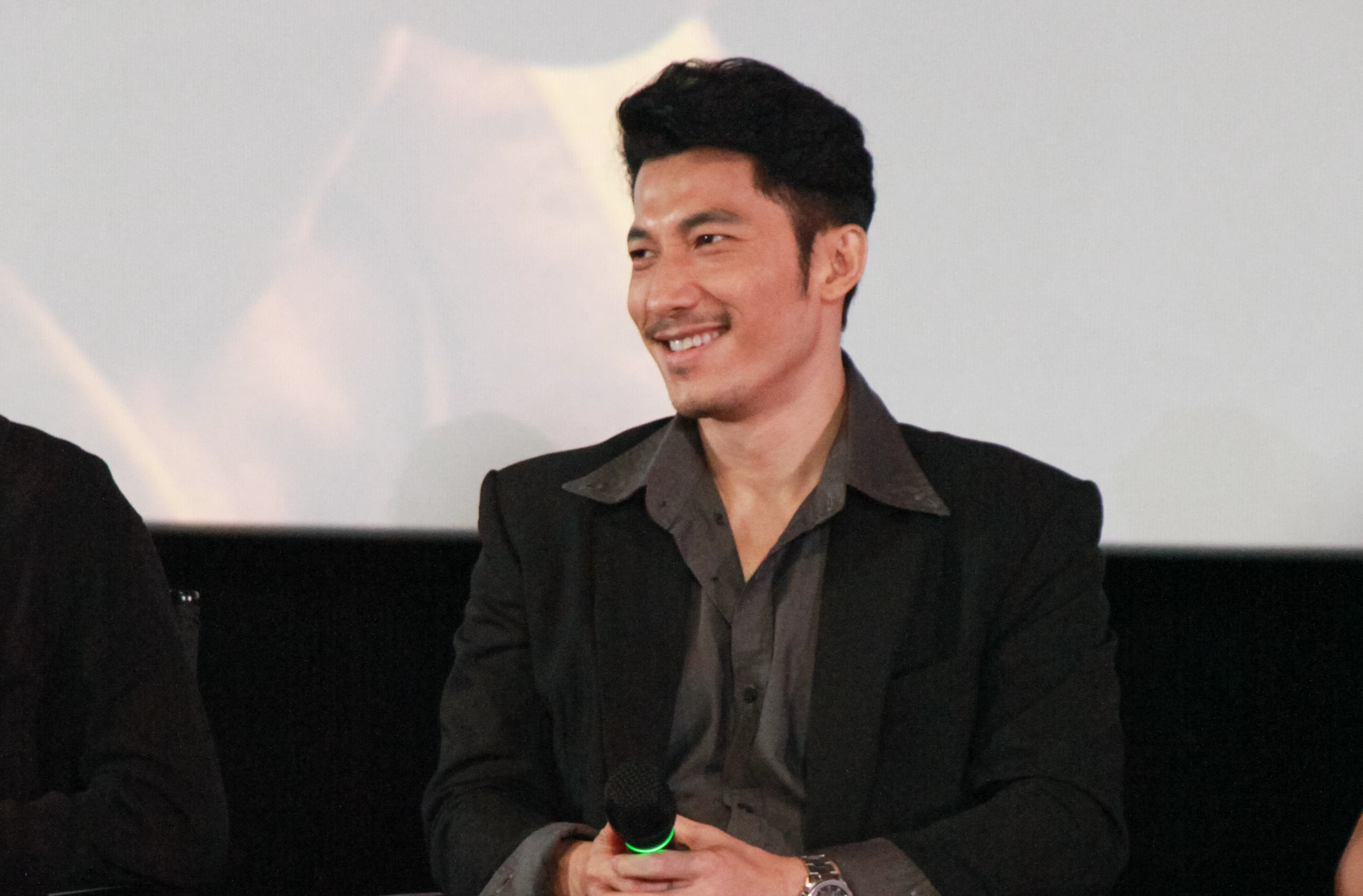 &#34;Thị đế&#34; Liên Bỉnh Phát khiến đạo diễn khó chịu khi đóng cảnh hôn với đàn chị hơn 8 tuổi - 4