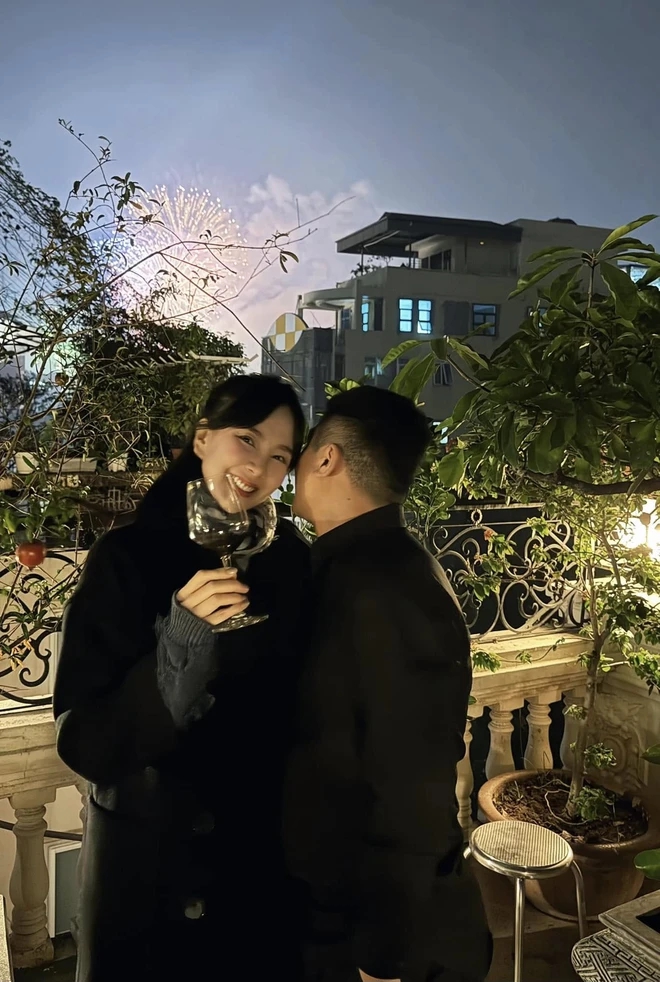 MC Mai Ngọc được ông xã giấu mặt người Bắc Giang tháp tùng đi dự tiệc, tự tin khoe vóc dáng như thời son rỗi - 2