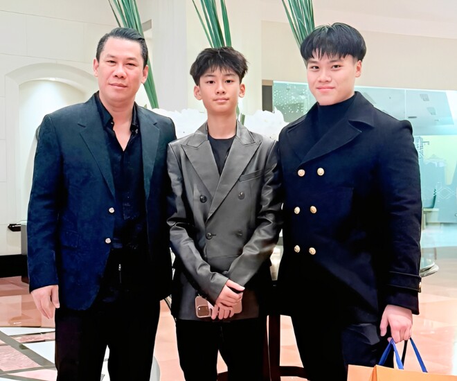 Quý tử 14 tuổi của Lệ Quyên hưởng gen cao to từ bố, 1m8 là cầu thủ bóng rổ, có "dì ghẻ" thúc ép từng chai sữa - 12