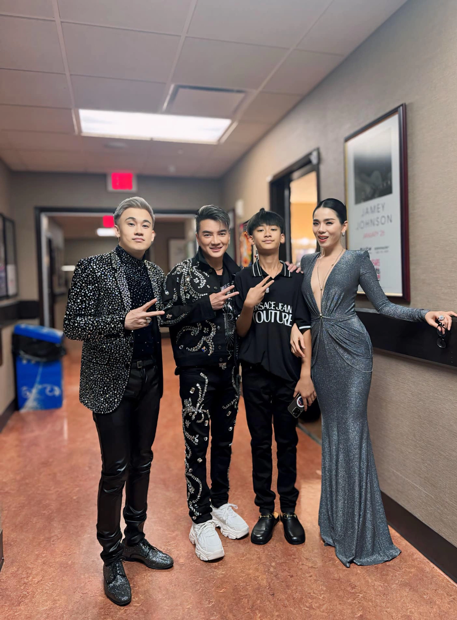 Quý tử 14 tuổi của Lệ Quyên hưởng gen cao to từ bố, 1m8 là cầu thủ bóng rổ, có "dì ghẻ" thúc ép từng chai sữa - 9