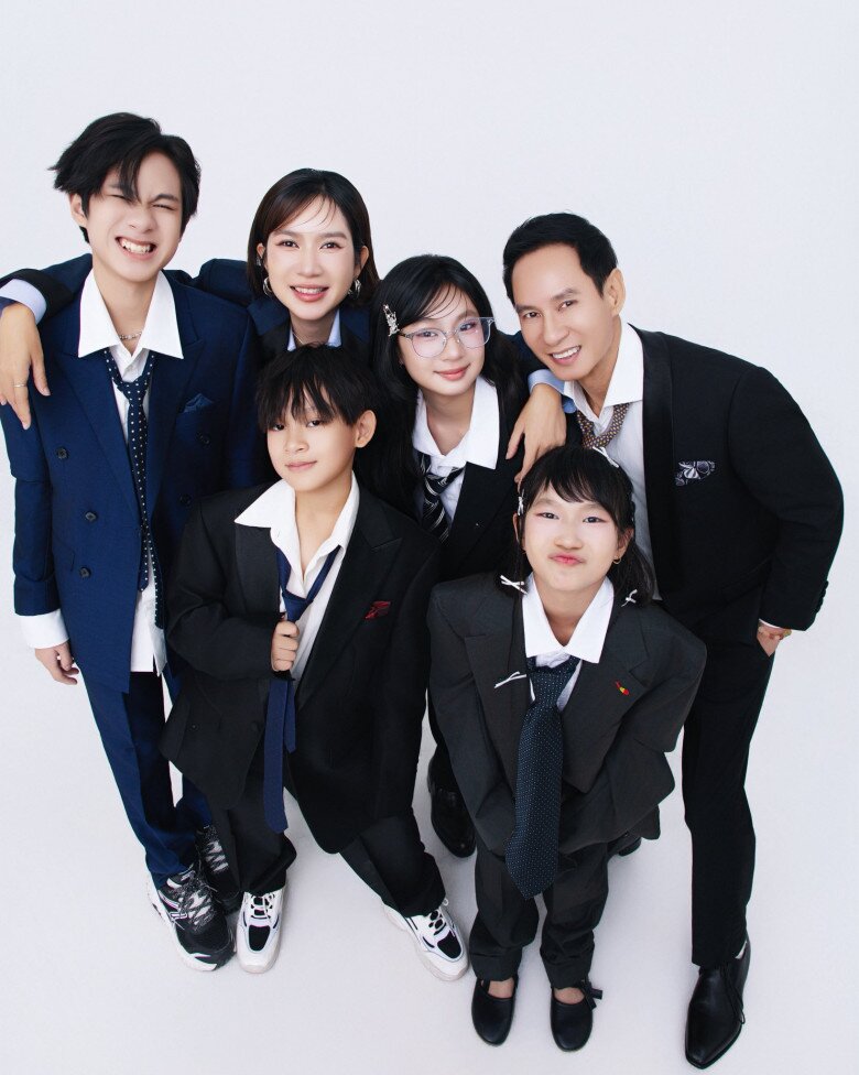 Sao Việt 24h: Grammy con gái Gia Bảo và Thanh Hiền chụp ảnh ở trường cũng thành "cực phẩm", đẹp trong trẻo ở tuổi 11 - 6