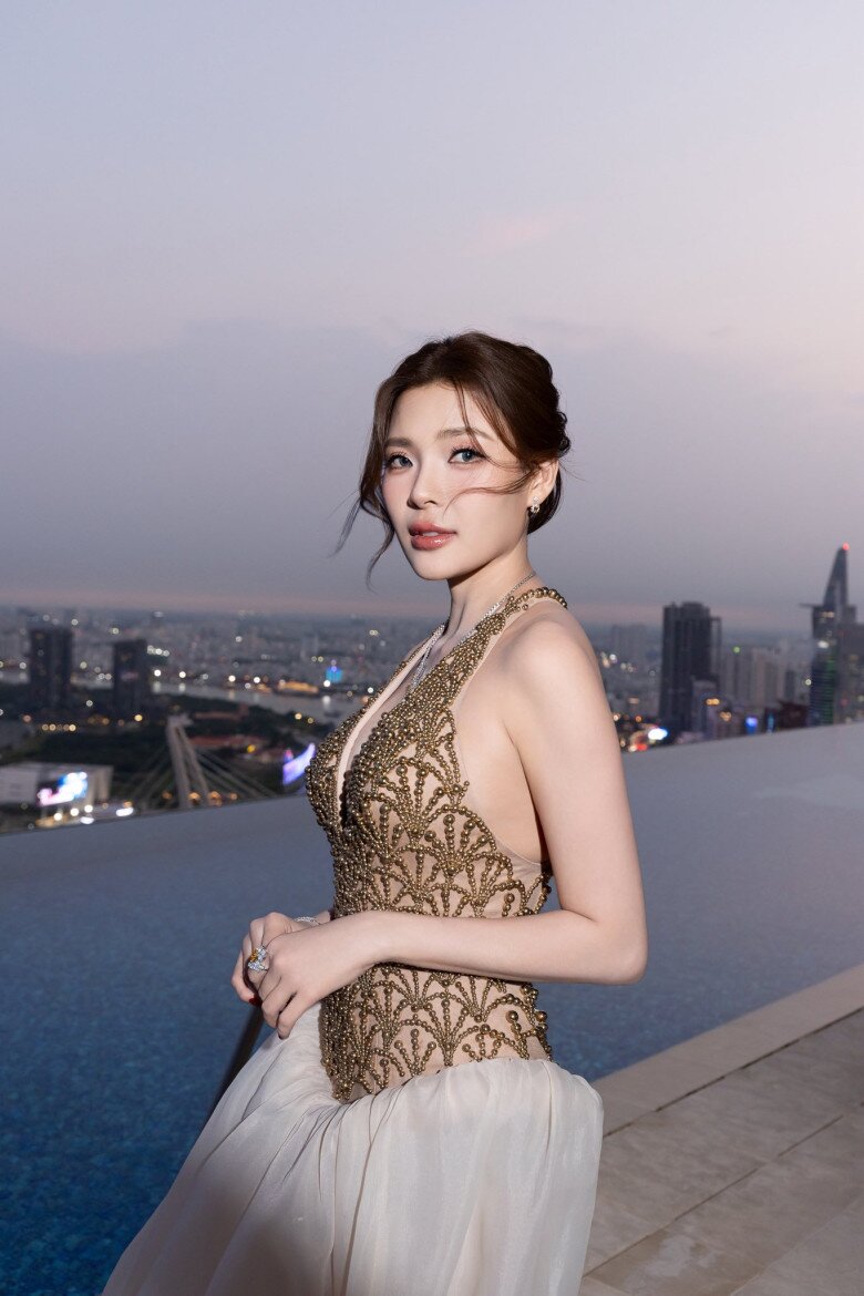 Sao Việt 24h: Con gái Hoa hậu Phương Lê "khóc um" mỗi khi NSƯT Vũ Luân vắng nhà, vẻ mặt hưởng thụ khi được bố cưng nựng - 9