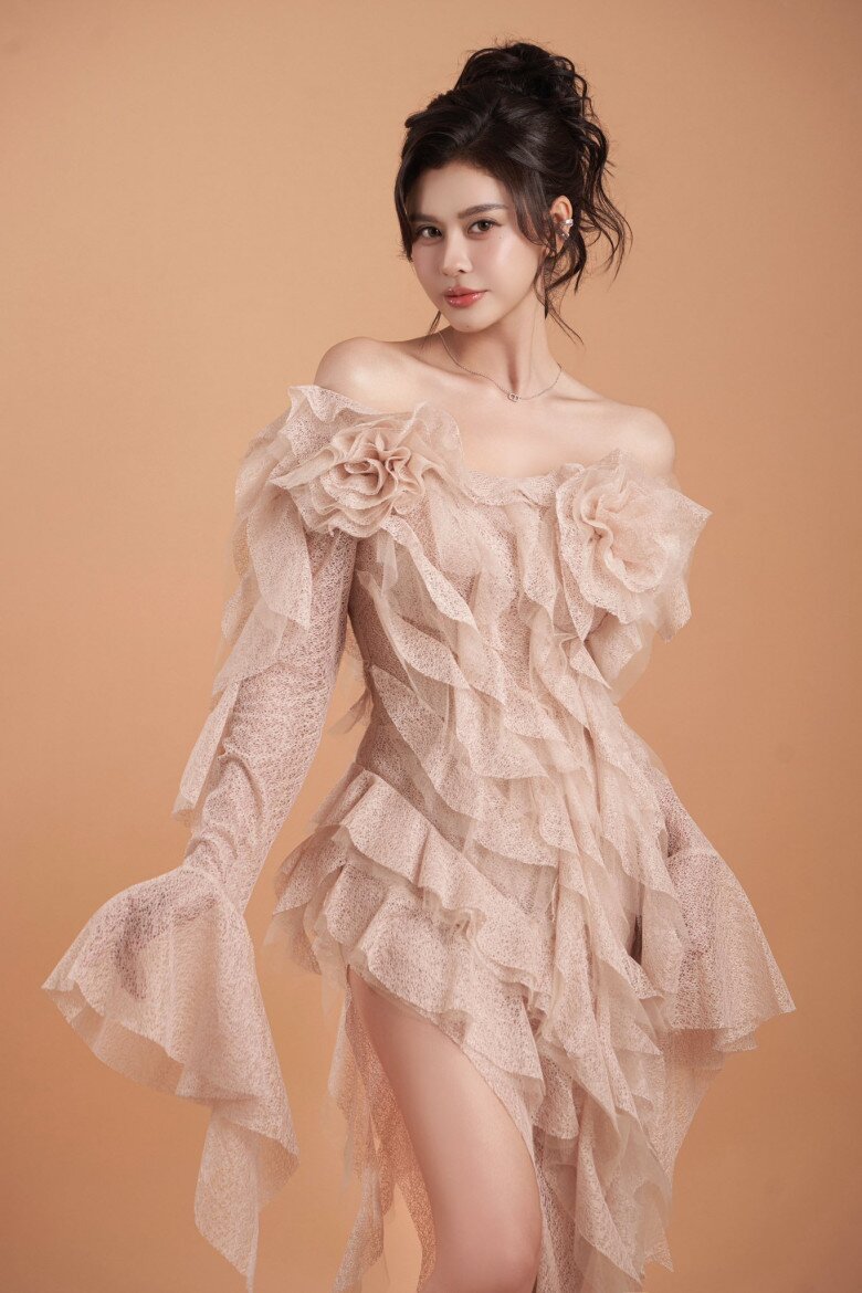 Sao Việt 24h: Con gái Hoa hậu Phương Lê "khóc um" mỗi khi NSƯT Vũ Luân vắng nhà, vẻ mặt hưởng thụ khi được bố cưng nựng - 10