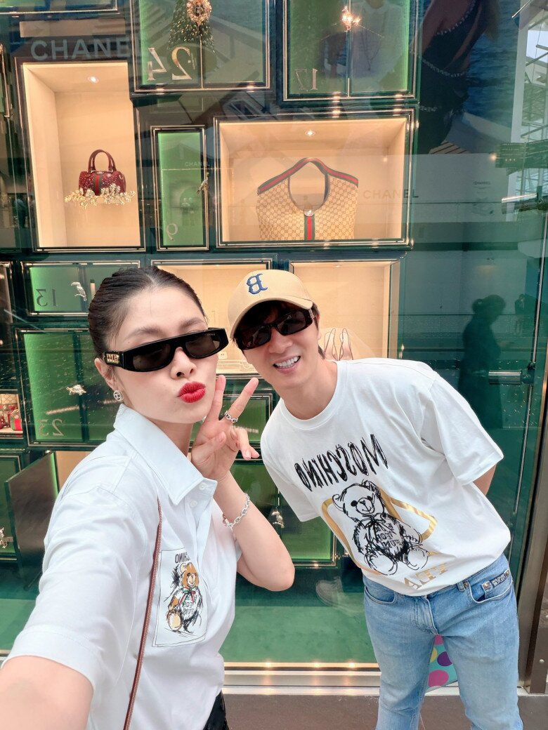 Sao Việt 24h: H’Hen Niê bế con gái đến mừng sinh nhật bà nội, bố chồng nàng hậu cúi người tặng hoa cho vợ cực "tình" - 11