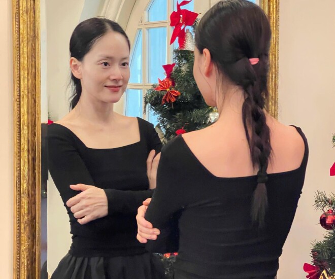 Sao Việt 24h: Lan Phương đăng ảnh mặt mộc trước gương, nhan sắc khiến nhiều người bình luận "khác lạ" - 1