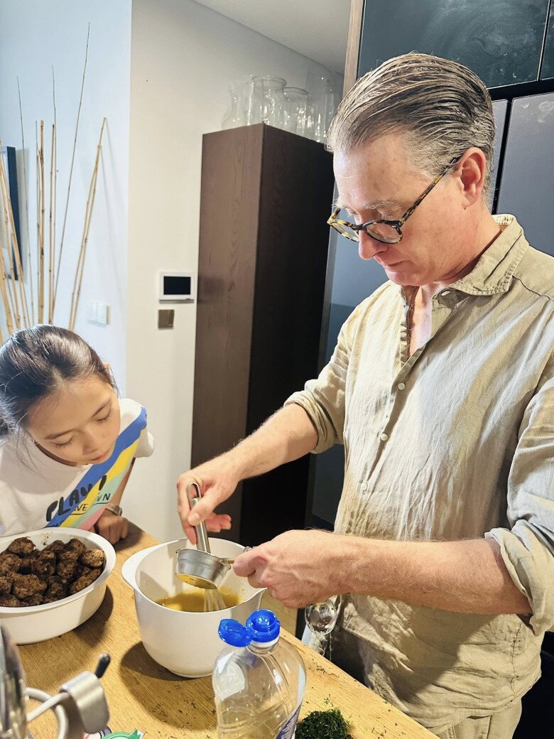 Sao Việt 24h: Lan Phương đăng ảnh mặt mộc trước gương, nhan sắc khiến nhiều người bình luận "khác lạ" - 11