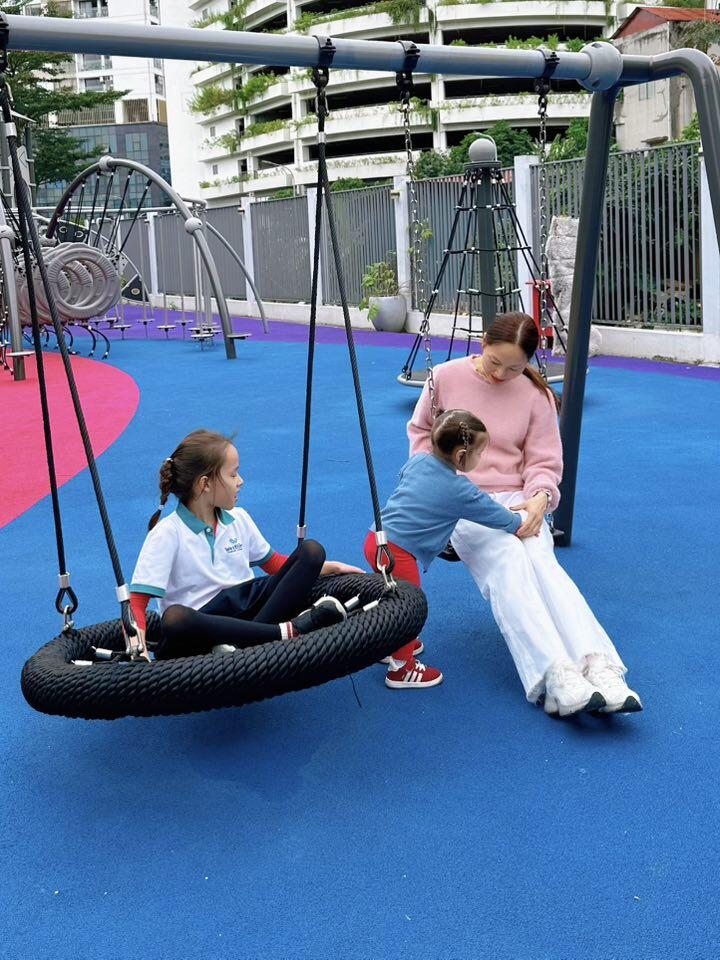 Sao Việt 24h: Lan Phương đăng ảnh mặt mộc trước gương, nhan sắc khiến nhiều người bình luận "khác lạ" - 5