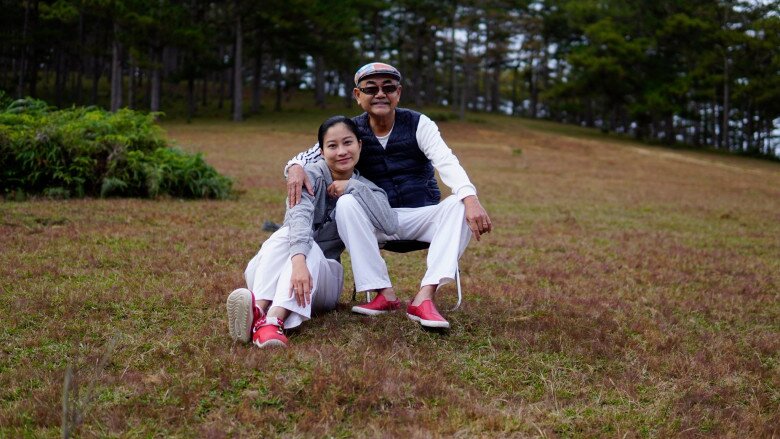 Sao Việt 24h: Nhật Kim Anh khoe con gái lần đầu đi dã ngoại, ái nữ lai diện áo bà ba ngơ ngác trước mọi thứ - 7