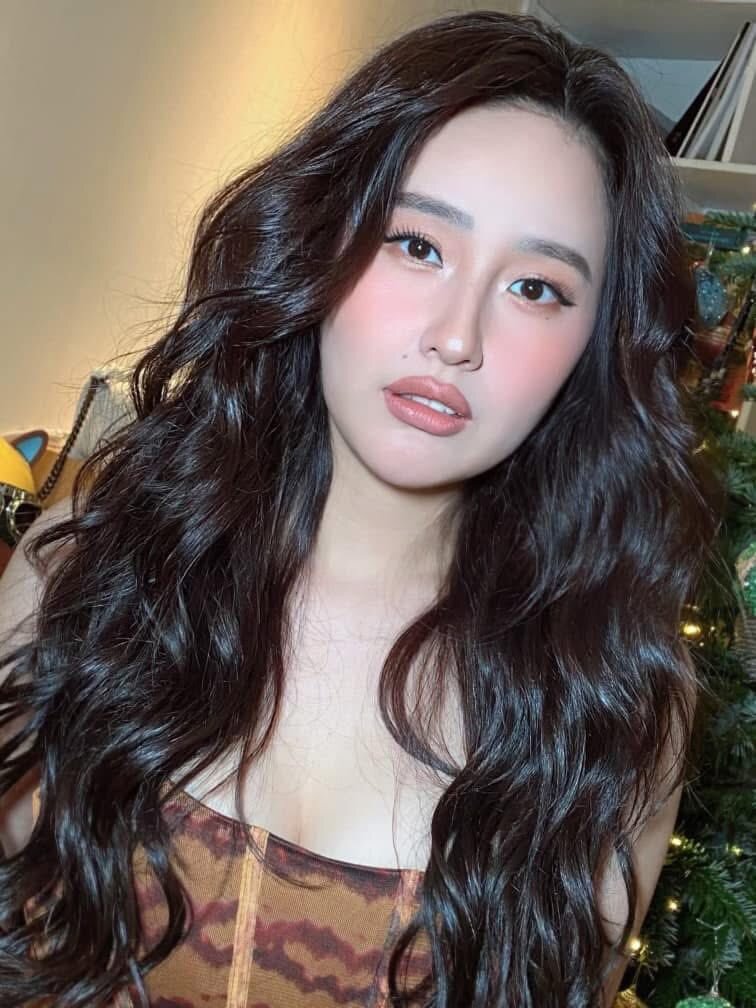 Sao Việt 24h: Phạm Hương dọn bàn tiệc Giáng sinh hoành tráng, 2 quý tử hào hứng tạo dáng bên thành quả của mẹ - 11