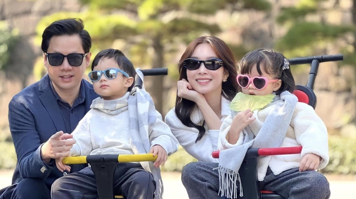 Sao Việt 24h: Quý tử nhà Đặng Thu Thảo gây sốt với ánh mắt "tổng tài nhí" khi đứng sau em gái, thần thái "không phải dạng vừa" - 2