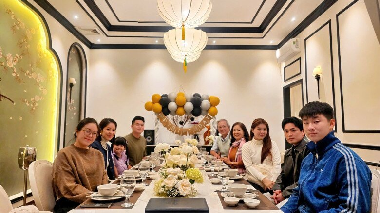 Sao Việt 24h: Quý tử nhà Đặng Thu Thảo gây sốt với ánh mắt "tổng tài nhí" khi đứng sau em gái, thần thái "không phải dạng vừa" - 5