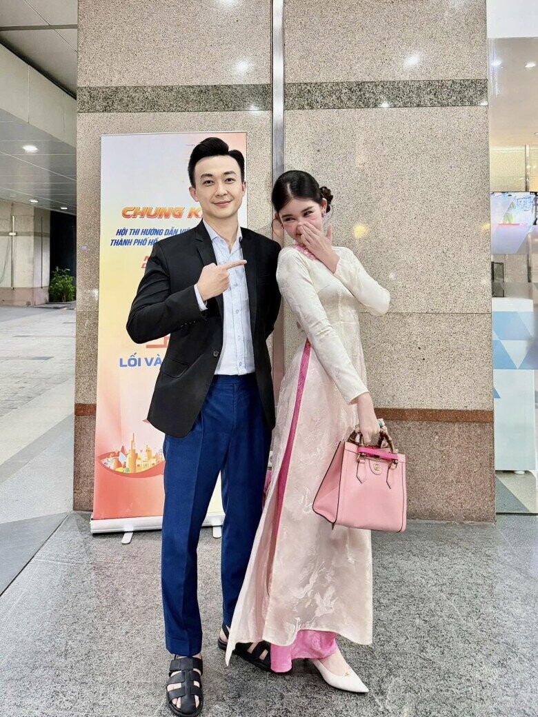 Sao Việt 24h: Quý tử nhà Đặng Thu Thảo gây sốt với ánh mắt "tổng tài nhí" khi đứng sau em gái, thần thái "không phải dạng vừa" - 4