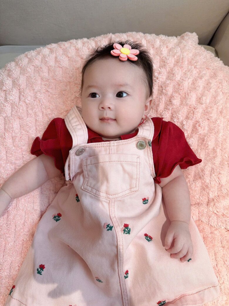 Sao Việt 24h: Quý tử nhà Đặng Thu Thảo gây sốt với ánh mắt "tổng tài nhí" khi đứng sau em gái, thần thái "không phải dạng vừa" - 8