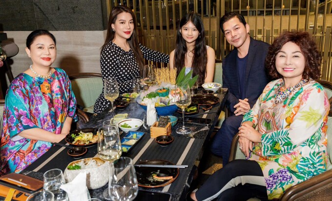 Sao Việt 24h: Trần Bảo Sơn khoe ái nữ và mẹ ruột, Bảo Tiên đẹp rạng rỡ ở tuổi 17, được xem là "bản sao" của bố - 4