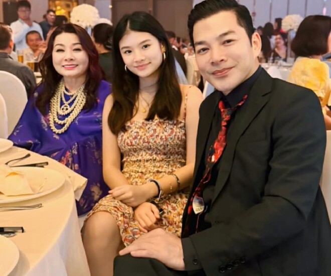 Sao Việt 24h: Trần Bảo Sơn khoe ái nữ và mẹ ruột, Bảo Tiên đẹp rạng rỡ ở tuổi 17, được xem là "bản sao" của bố - 1
