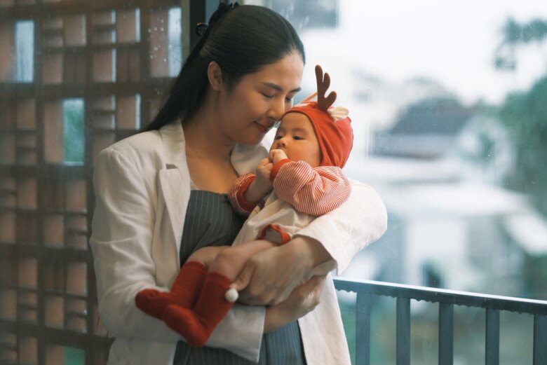 Sao Việt khoe ảnh Giáng sinh: NSƯT Vũ Luân bên con đầu lòng ở tuổi 53, quý tử cao 1m84 của Lê Phương như "người khổng lồ" - 13