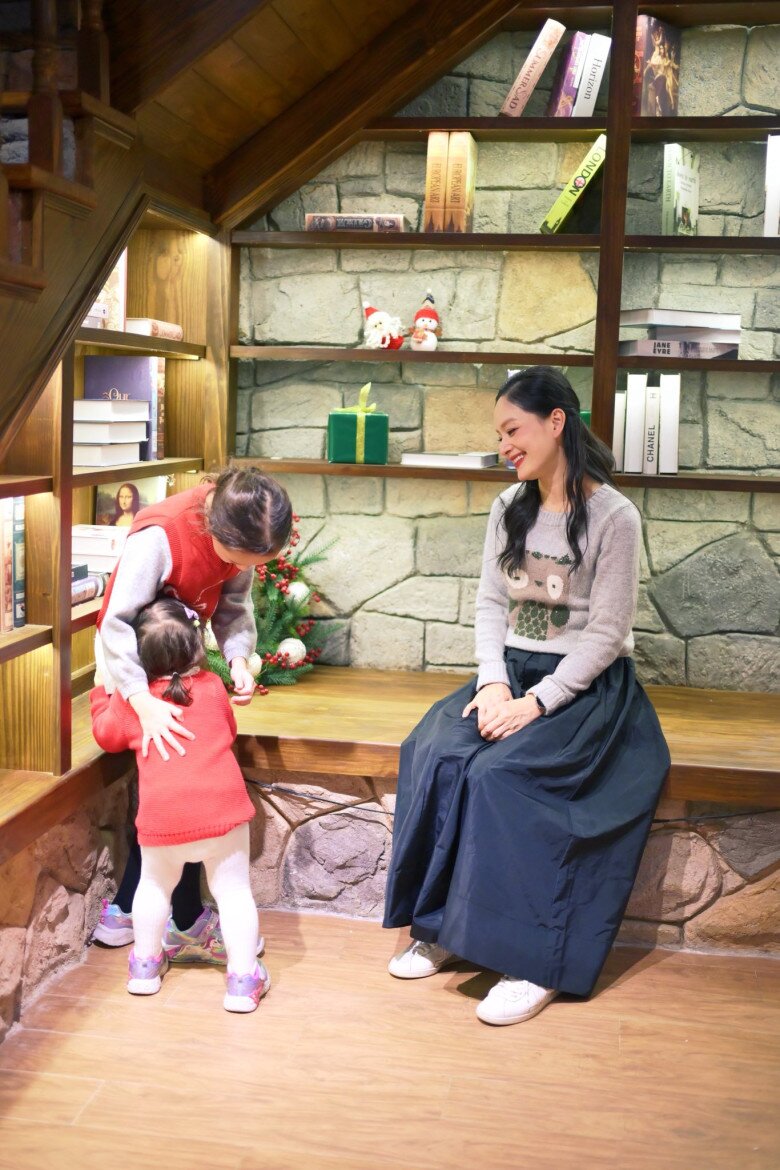 Sao Việt khoe ảnh Giáng sinh: NSƯT Vũ Luân bên con đầu lòng ở tuổi 53, quý tử cao 1m84 của Lê Phương như "người khổng lồ" - 9