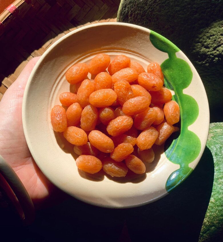 Loại quả xưa chỉ trồng làm cảnh rụng bỏ đi, nay chế biến thành đặc sản giá tới 200.000đ/kg cũng khó mà mua - 5