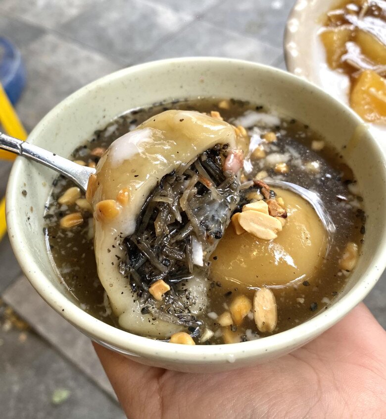 3 quán bán món bánh đặc sản mùa đông Hà Nội: Tồn tại mấy chục năm khách vẫn xếp hàng, bán 3 tiếng &#34;hết bay&#34; 4 thùng bánh - 4