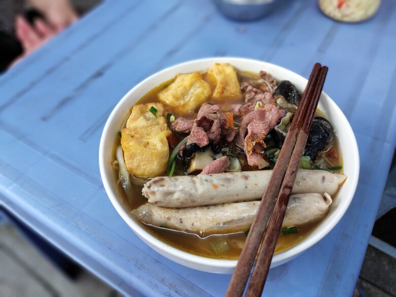 Truy tìm 3 quán bún riêu lâu đời giữa lòng Thủ đô: Tồn tại mấy chục năm vẫn 1 hương vị, nườm nượp khách không đủ chỗ ngồi - 6