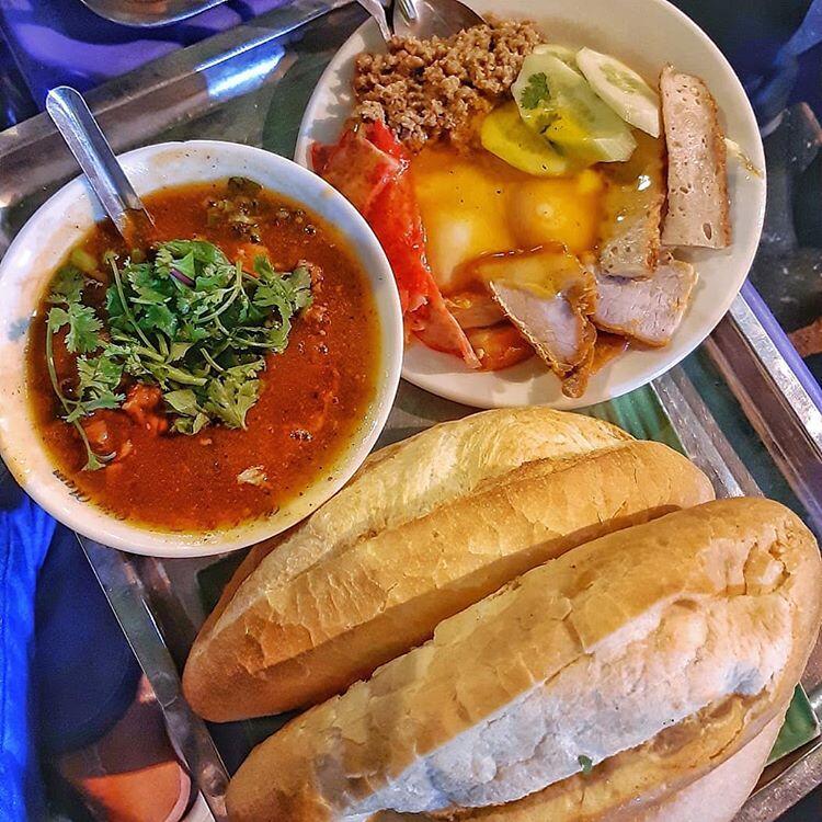 Trời lạnh rồi đi ăn bánh mì sốt vang thôi: 2 địa chỉ uy tín nhất Thủ đô, tồn tại mấy chục năm khách vẫn ghé nườm nượp - 2