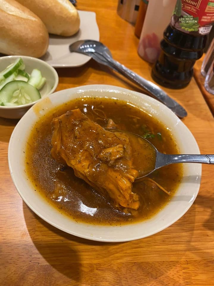 Trời lạnh rồi đi ăn bánh mì sốt vang thôi: 2 địa chỉ uy tín nhất Thủ đô, tồn tại mấy chục năm khách vẫn ghé nườm nượp - 5